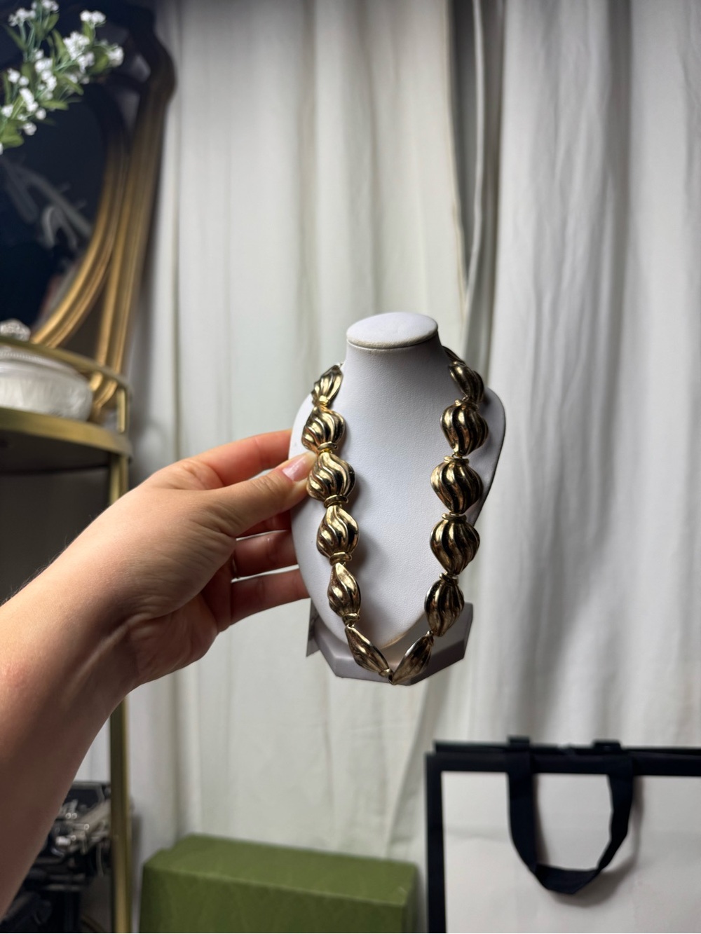 Crown Trifari 60s vintage necklace-scalloped shell gold